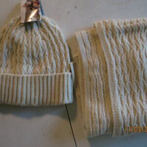 New with Tags Simplicity Fleece lined Beanie with 70 inch scarf Creme Colored